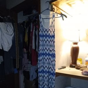 Beautiful long dress sleeveless with the back out